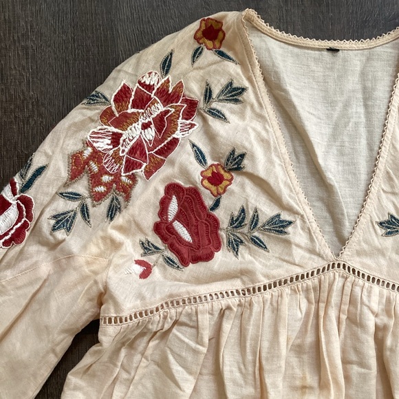 Floral Embroidered Top - Picture 2 of 9